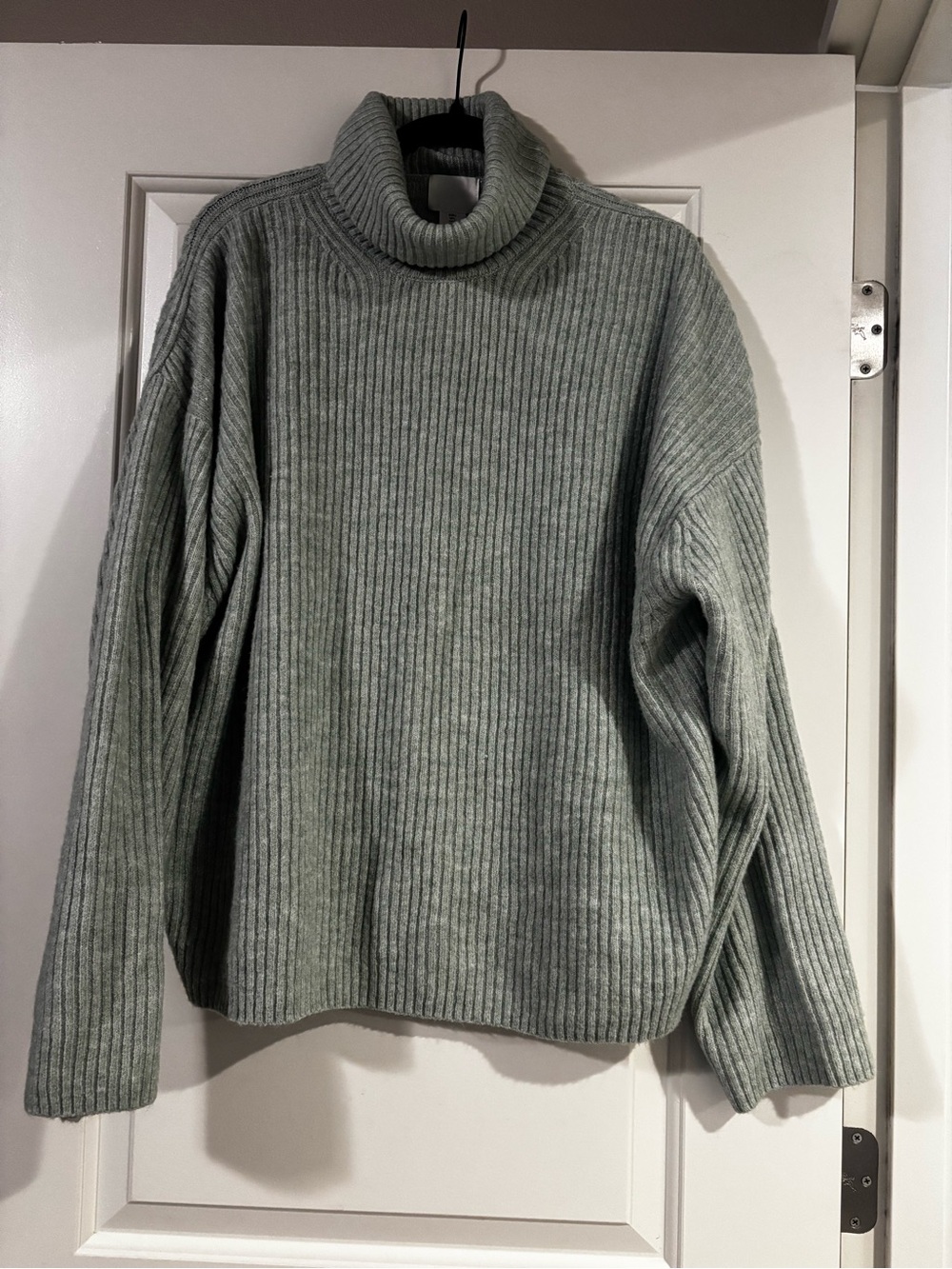 H&M Sage Green Ribbed Turtleneck Sweater
